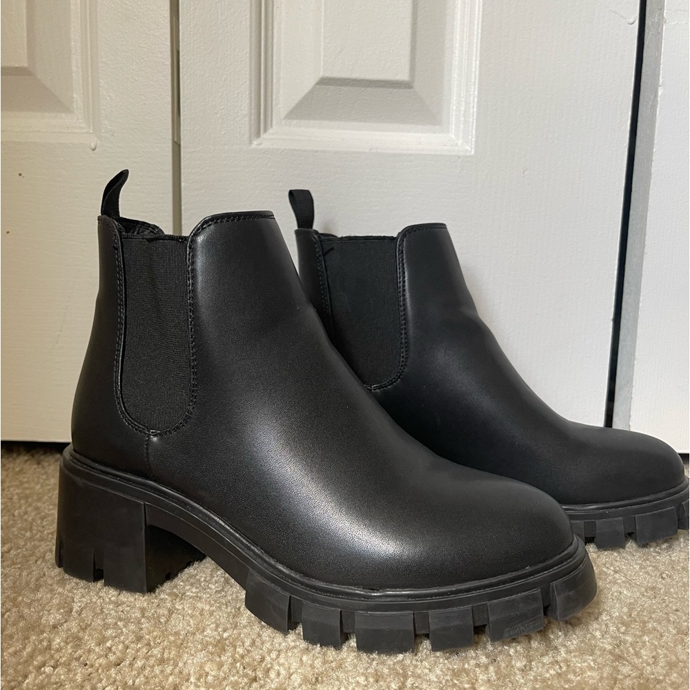 Steve Madden Howler Lug Sole Boots Women’s 7.5